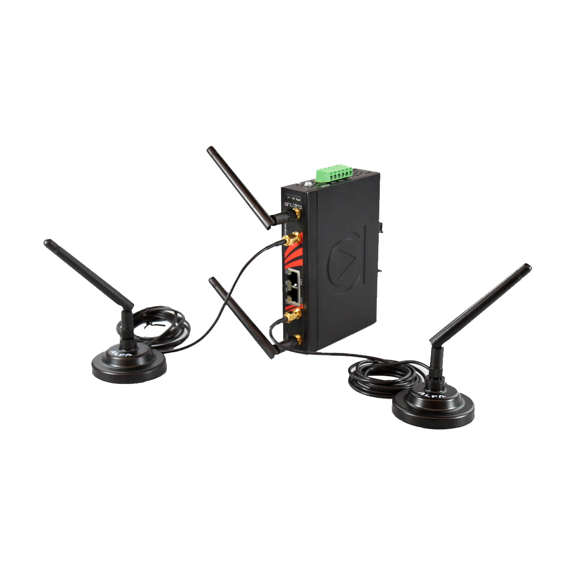 Router industrial Antaira com antenas e bases magnéticas, vista das ligações frontais