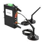 Router industrial Antaira com antenas e bases magnéticas, vista lateral com etiqueta