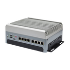 Computador industrial EverFocus, vista de três quartos com oito portas LAN