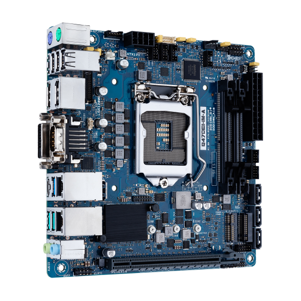 Placa industrial ASUS Q470EI-IM-A, vista oblíqua superior e painel de ligações