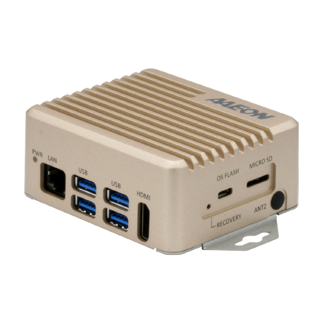 AAEON BOXER-8251AI, vista frontal de três quartos com dissipador standard